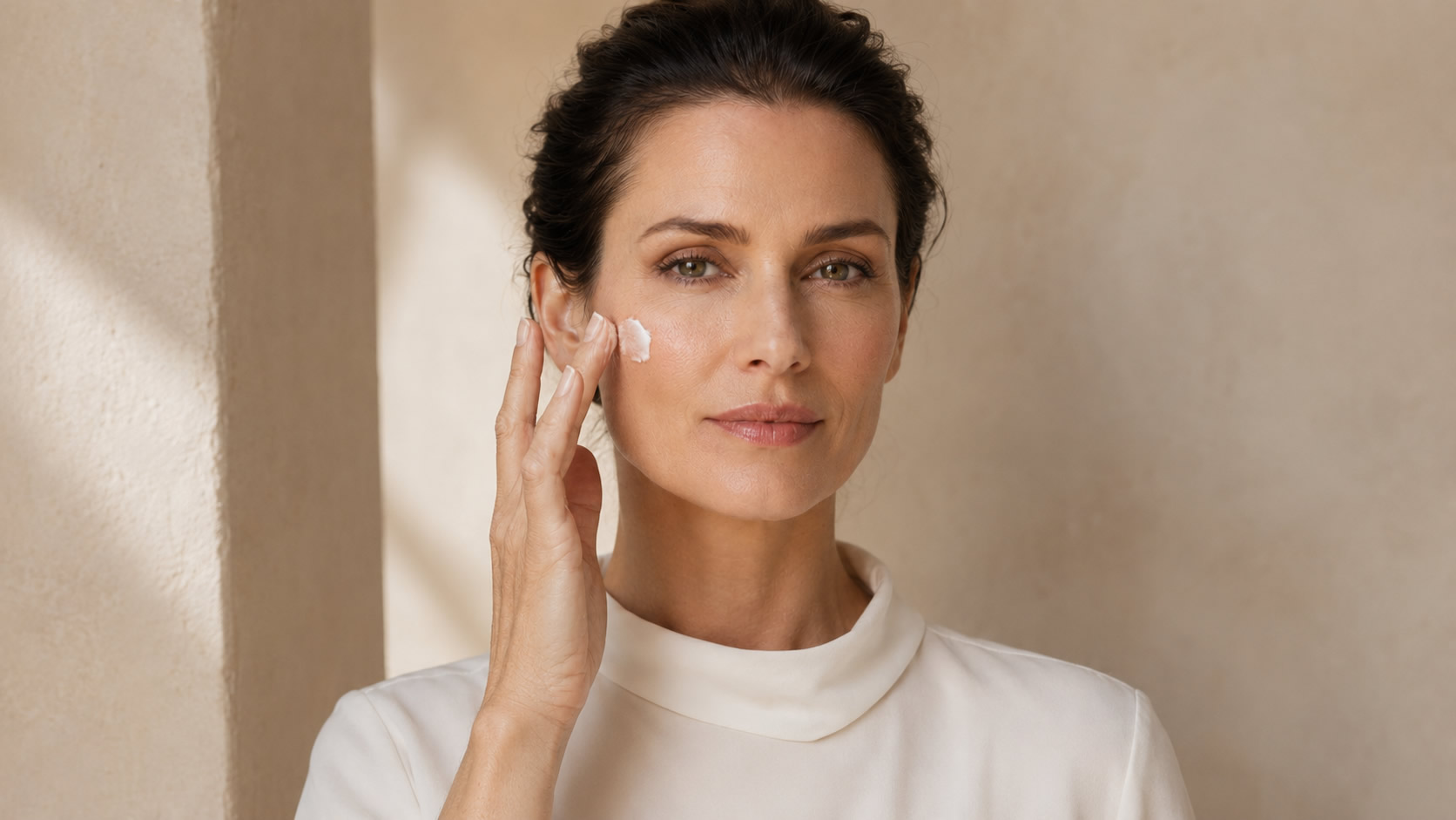 Applicazione della crema viso X115 sulla pelle