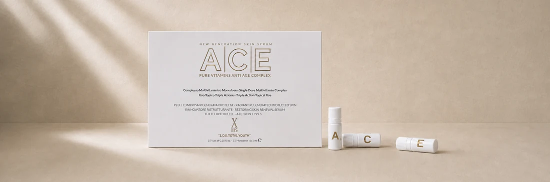 Cofanetto e flaconcini del trattamento cosmetico X115 ACE