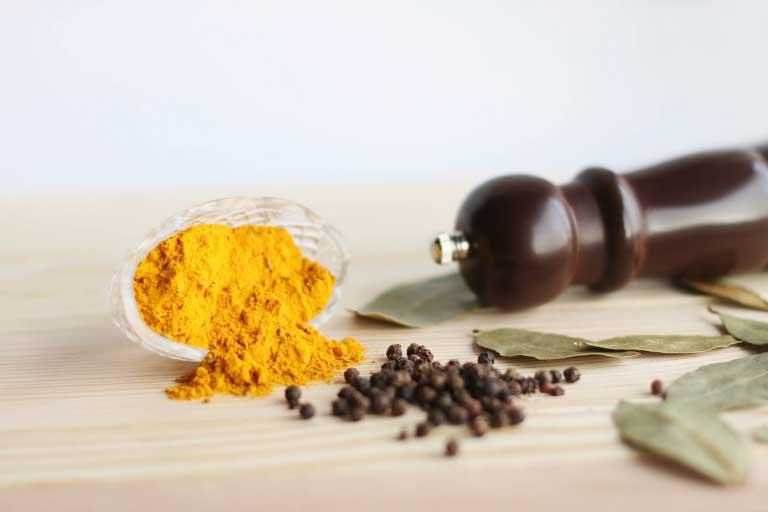 Curcumina e Piperina | Proprietà | Benefici dell’Associazione