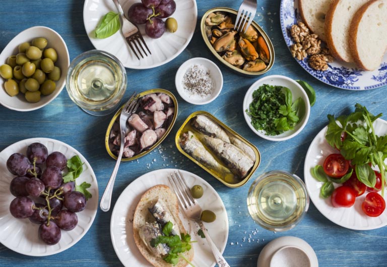 Dieta Mediterranea | Cosa Mangiare | Esempio e Benefici