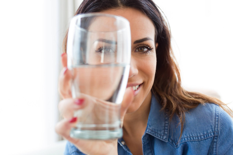 Acqua e Pelle | Quanta Acqua Bere per Cancellare le Rughe